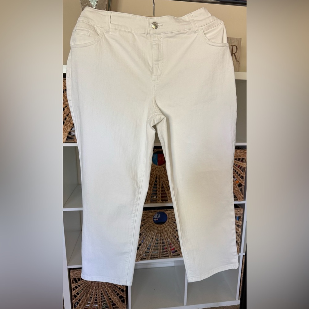 Chico’s White Capris